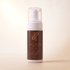 Mousse autobronzante Hemera Dark, texture mousseuse sur peau