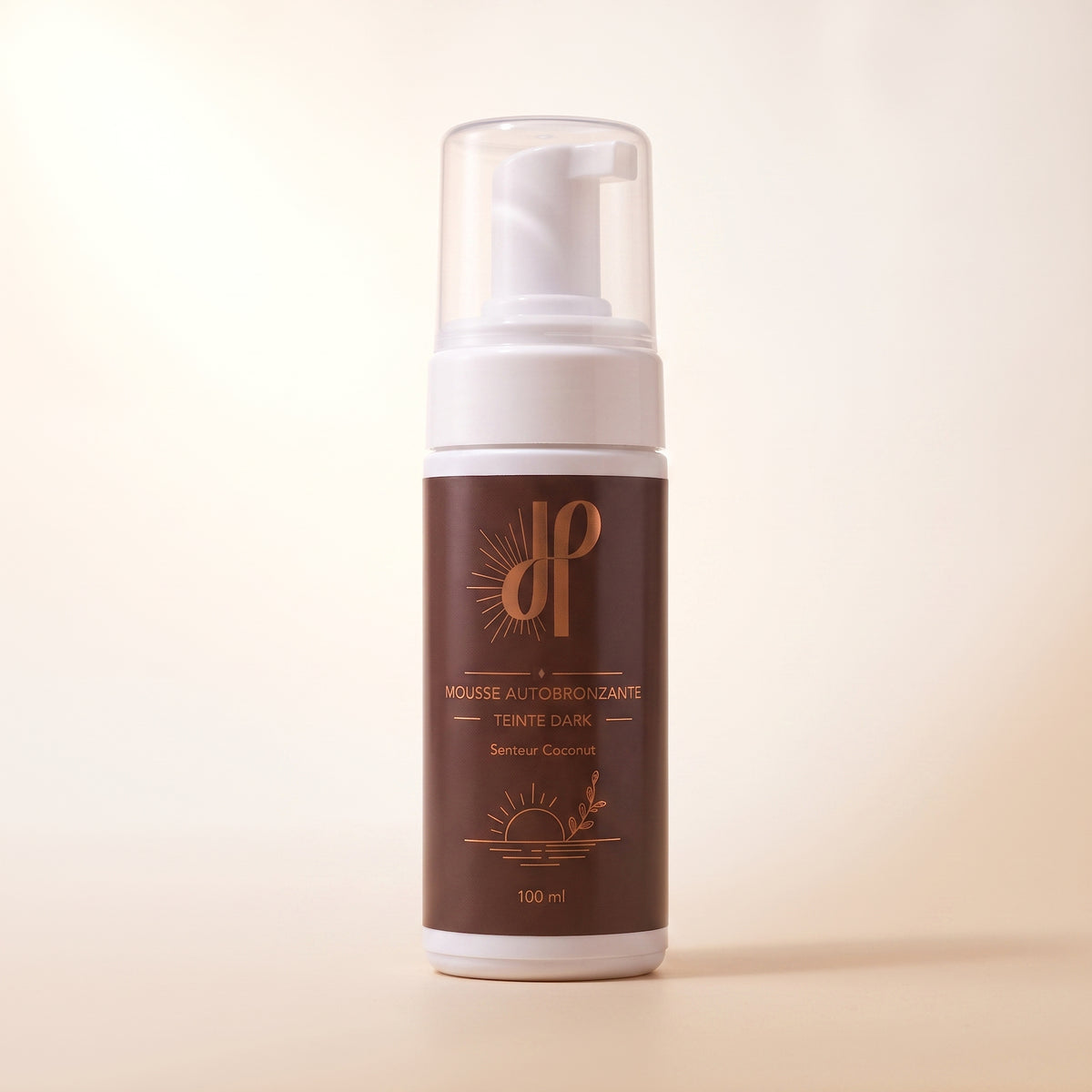 Mousse autobronzante Hemera Dark, texture mousseuse sur peau